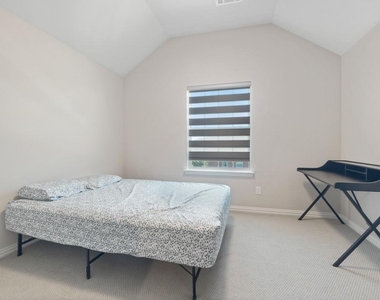 1733 Stepping Stone Trail - Photo Thumbnail 8