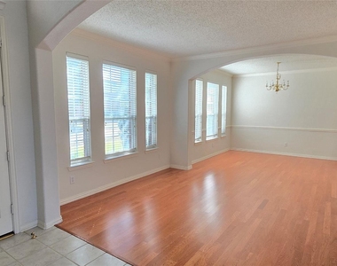 3509 Dripping Springs Drive - Photo Thumbnail 2