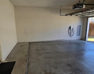 3509 Dripping Springs Drive - Photo Thumbnail 17