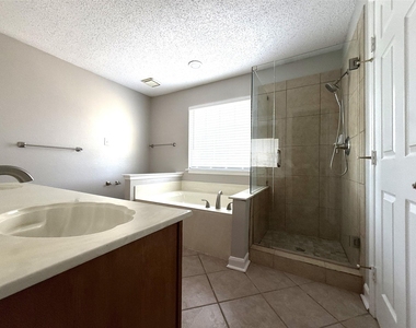 8212 Tavaros Drive - Photo Thumbnail 15