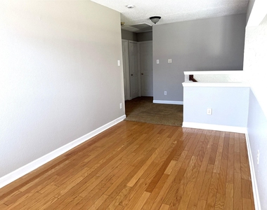 8212 Tavaros Drive - Photo Thumbnail 11