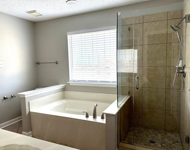 8212 Tavaros Drive - Photo Thumbnail 16