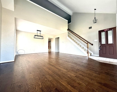8212 Tavaros Drive - Photo Thumbnail 3