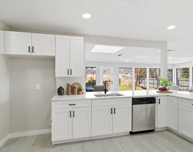 1509 University Drive - Photo Thumbnail 1