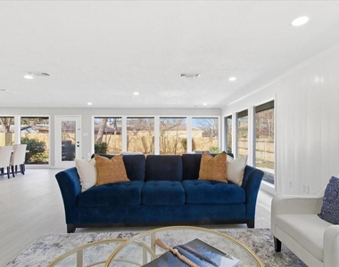 1509 University Drive - Photo Thumbnail 2