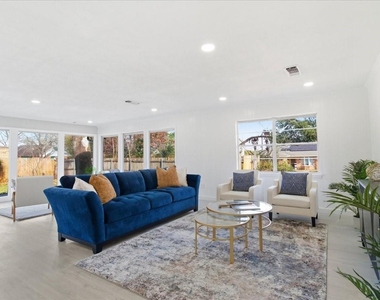 1509 University Drive - Photo Thumbnail 4