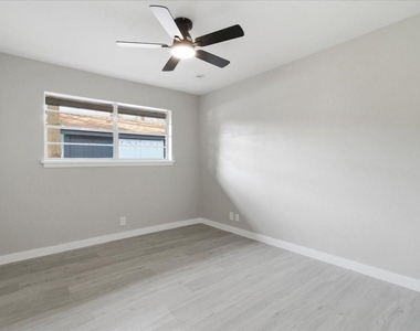 1509 University Drive - Photo Thumbnail 24