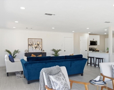 1509 University Drive - Photo Thumbnail 6
