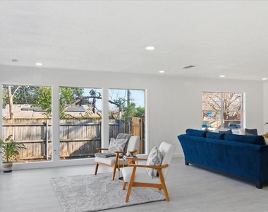 1509 University Drive - Photo Thumbnail 5