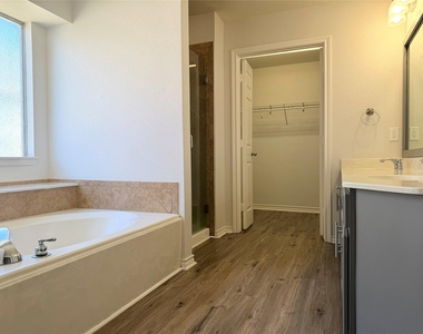 2821 Saddlebred Trail - Photo Thumbnail 14