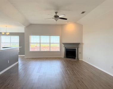 2821 Saddlebred Trail - Photo Thumbnail 3