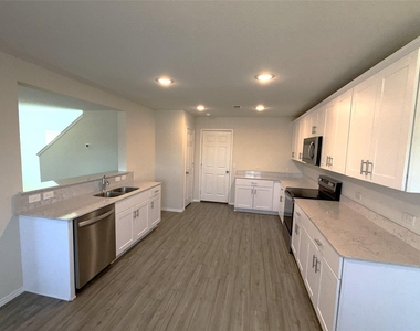 366 Lake Erie Drive - Photo Thumbnail 7