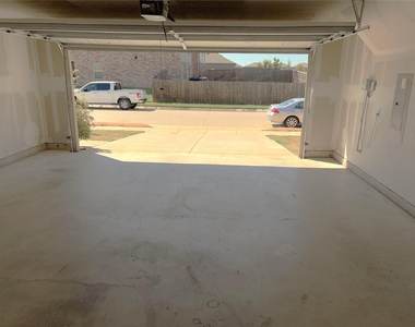 366 Lake Erie Drive - Photo Thumbnail 22