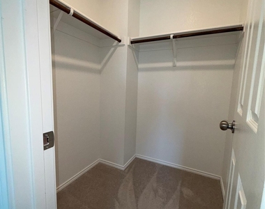 366 Lake Erie Drive - Photo Thumbnail 18