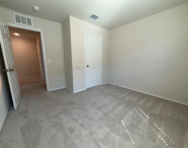 366 Lake Erie Drive - Photo Thumbnail 21