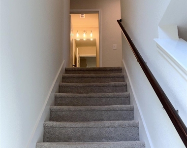 366 Lake Erie Drive - Photo Thumbnail 9