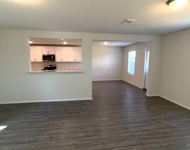 366 Lake Erie Drive - Photo Thumbnail 4