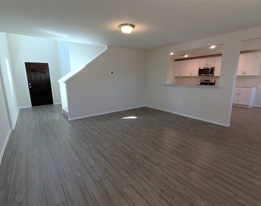 366 Lake Erie Drive - Photo Thumbnail 5