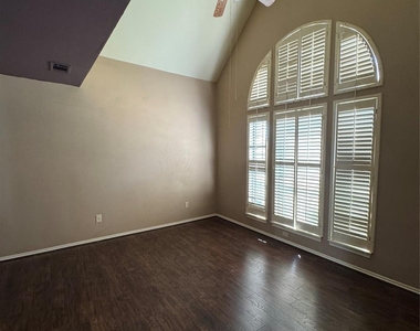 3509 Steven Drive - Photo Thumbnail 9