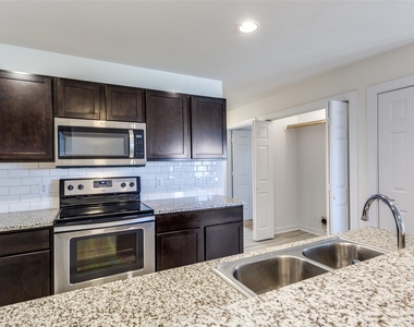 519 Wood Drive - Photo Thumbnail 5