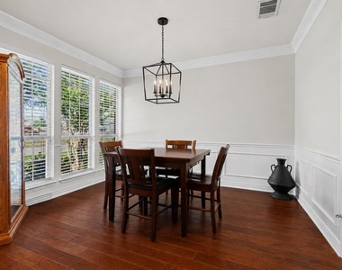1001 Lochness Lane - Photo Thumbnail 7