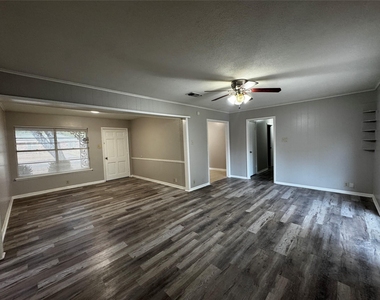 606 N Overlook Drive - Photo Thumbnail 3