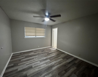 606 N Overlook Drive - Photo Thumbnail 7