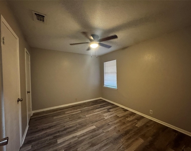 606 N Overlook Drive - Photo Thumbnail 8
