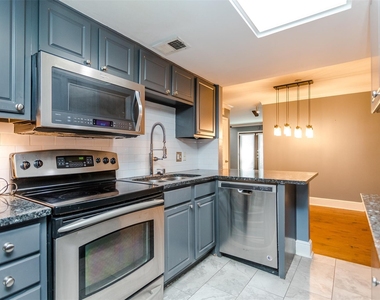 10203 Regal Oaks Drive - Photo Thumbnail 5