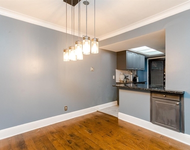 10203 Regal Oaks Drive - Photo Thumbnail 4