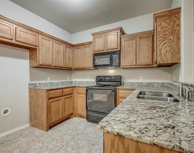 11205 Nw 6th Terrace - Photo Thumbnail 6