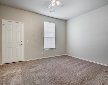 11205 Nw 6th Terrace - Photo Thumbnail 9