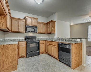 11205 Nw 6th Terrace - Photo Thumbnail 5