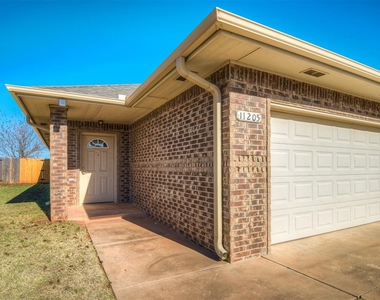 11205 Nw 6th Terrace - Photo Thumbnail 1