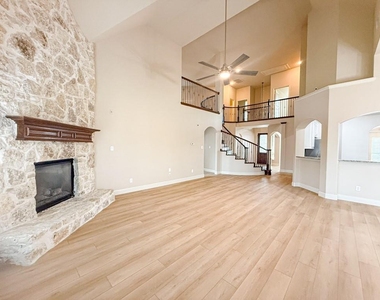 600 Falcon Drive - Photo Thumbnail 5