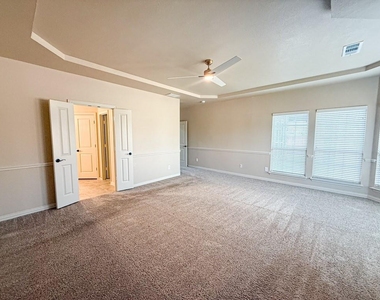 600 Falcon Drive - Photo Thumbnail 17