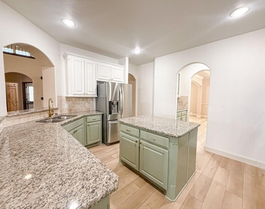 600 Falcon Drive - Photo Thumbnail 8