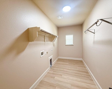 600 Falcon Drive - Photo Thumbnail 35