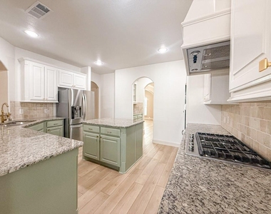 600 Falcon Drive - Photo Thumbnail 9