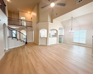 600 Falcon Drive - Photo Thumbnail 4