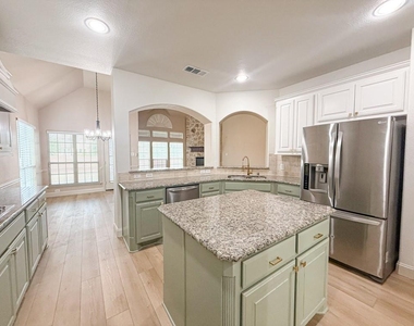600 Falcon Drive - Photo Thumbnail 11