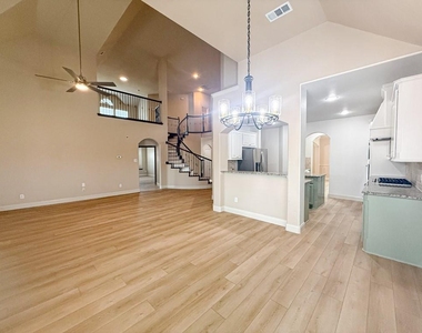 600 Falcon Drive - Photo Thumbnail 7