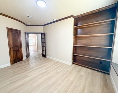 600 Falcon Drive - Photo Thumbnail 22