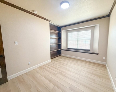 600 Falcon Drive - Photo Thumbnail 21