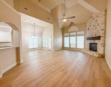 600 Falcon Drive - Photo Thumbnail 3
