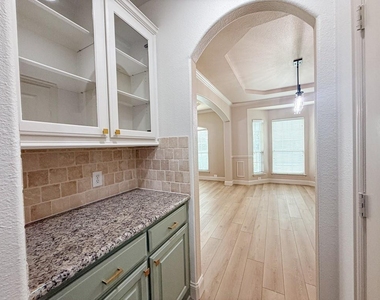 600 Falcon Drive - Photo Thumbnail 12