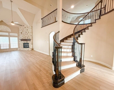 600 Falcon Drive - Photo Thumbnail 1