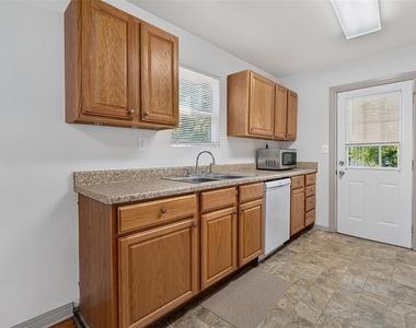 7014 Nw 45th Street - Photo Thumbnail 7