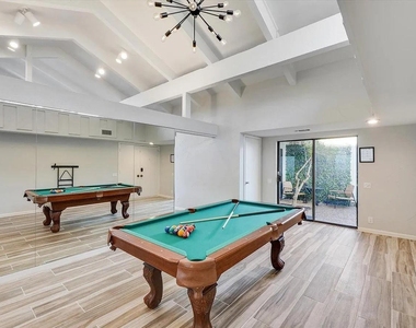 612 W Northgate Drive - Photo Thumbnail 4