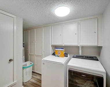 612 W Northgate Drive - Photo Thumbnail 33